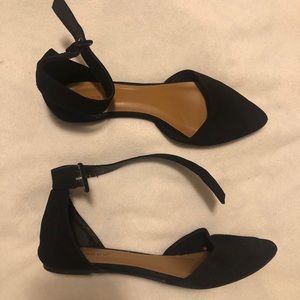black pointed flats